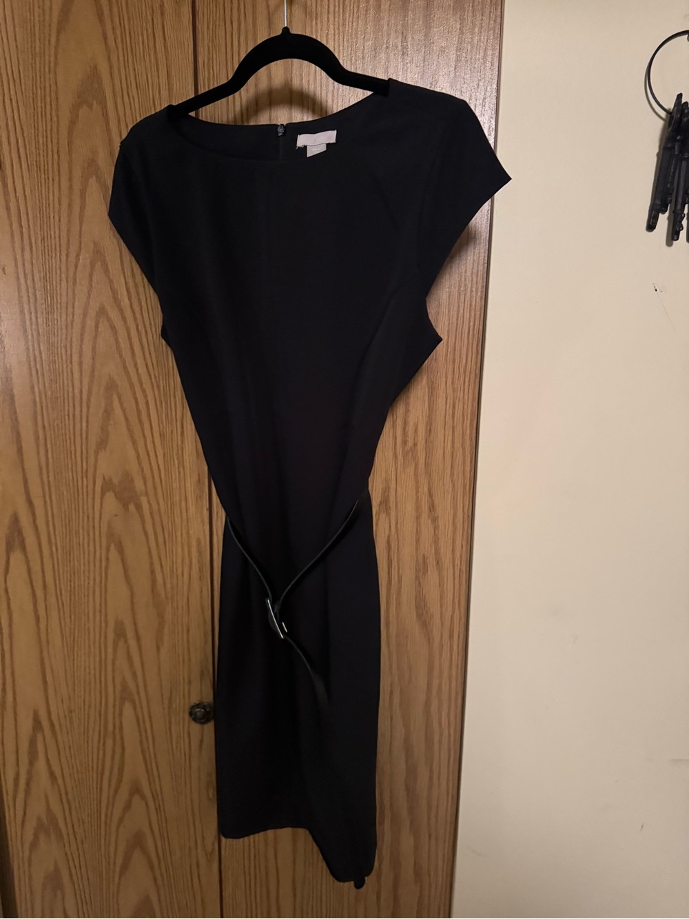 Classic Black Cap-Sleeve Sheath Dress - Versatile Work & Evening